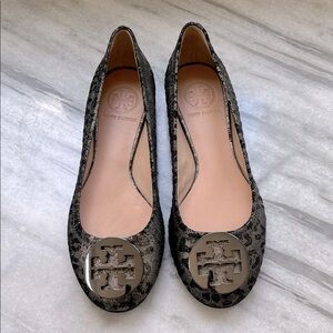 Tory Burch Black and Gray Leopard Print Flats EUC
